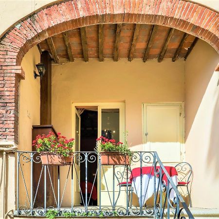 Antica Residenza Santa Chiara -City Center ลุคคา ภายนอก รูปภาพ