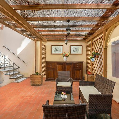 Antica Residenza Santa Chiara -City Center ลุคคา ภายนอก รูปภาพ