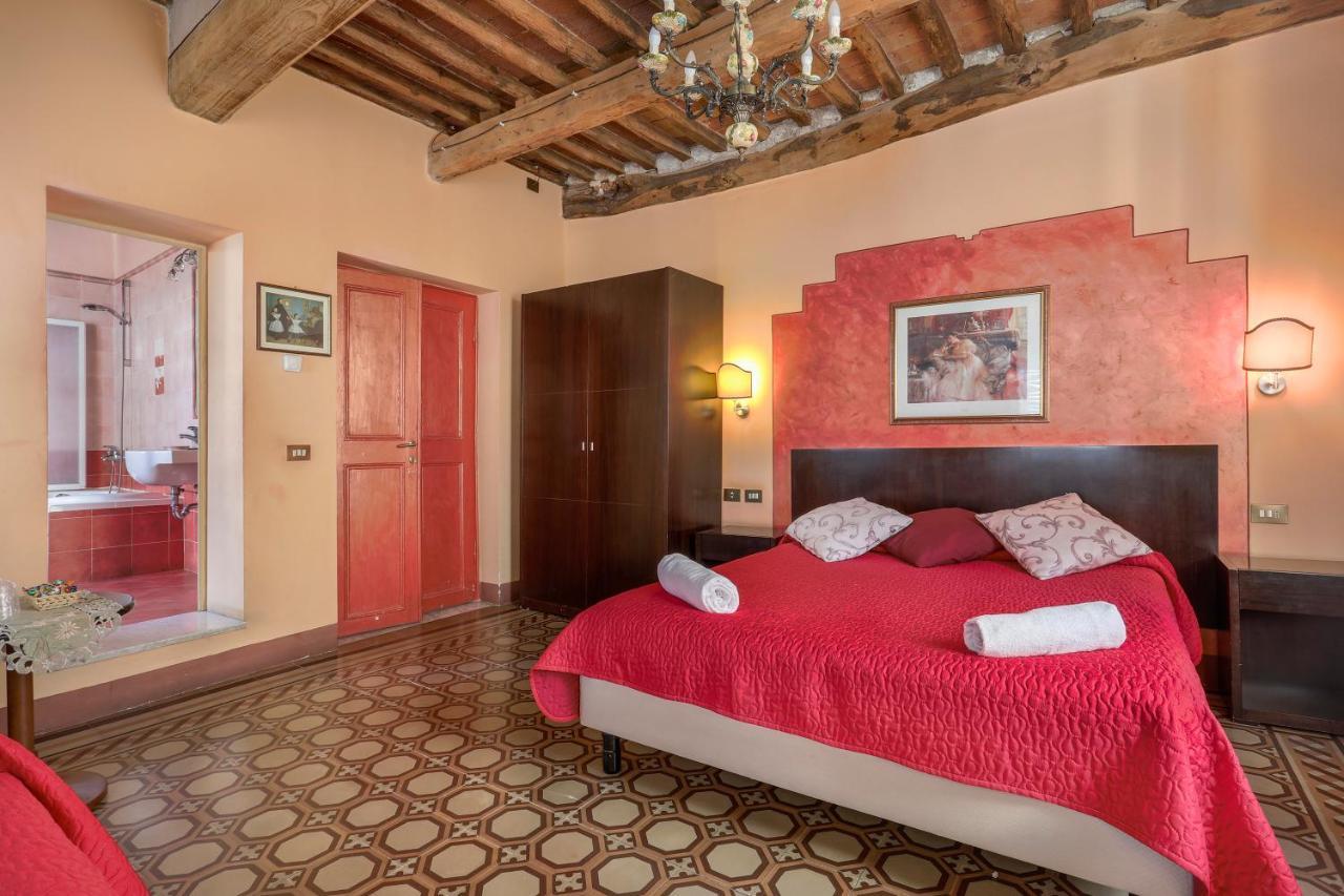 Antica Residenza Santa Chiara -City Center ลุคคา ภายนอก รูปภาพ