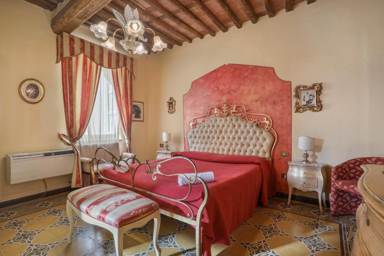 Antica Residenza Santa Chiara -City Center ลุคคา ภายนอก รูปภาพ