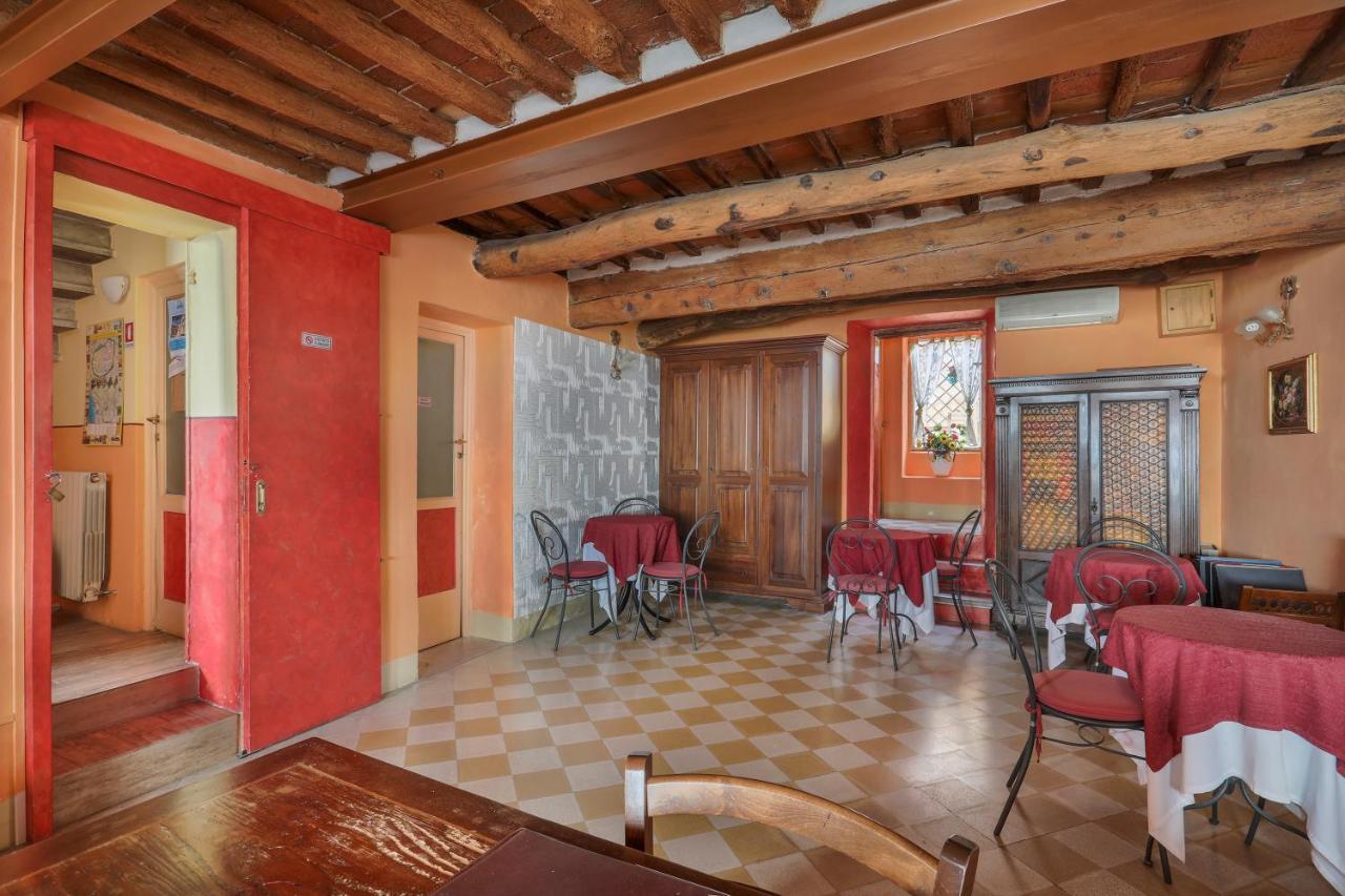 Antica Residenza Santa Chiara -City Center ลุคคา ภายนอก รูปภาพ