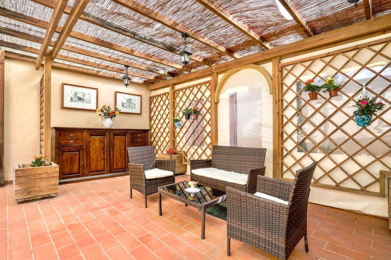 Antica Residenza Santa Chiara -City Center ลุคคา ภายนอก รูปภาพ