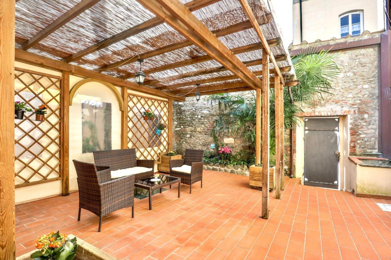 Antica Residenza Santa Chiara -City Center ลุคคา ภายนอก รูปภาพ