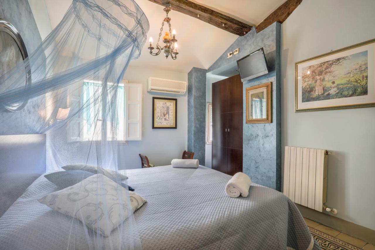 Antica Residenza Santa Chiara -City Center ลุคคา ภายนอก รูปภาพ
