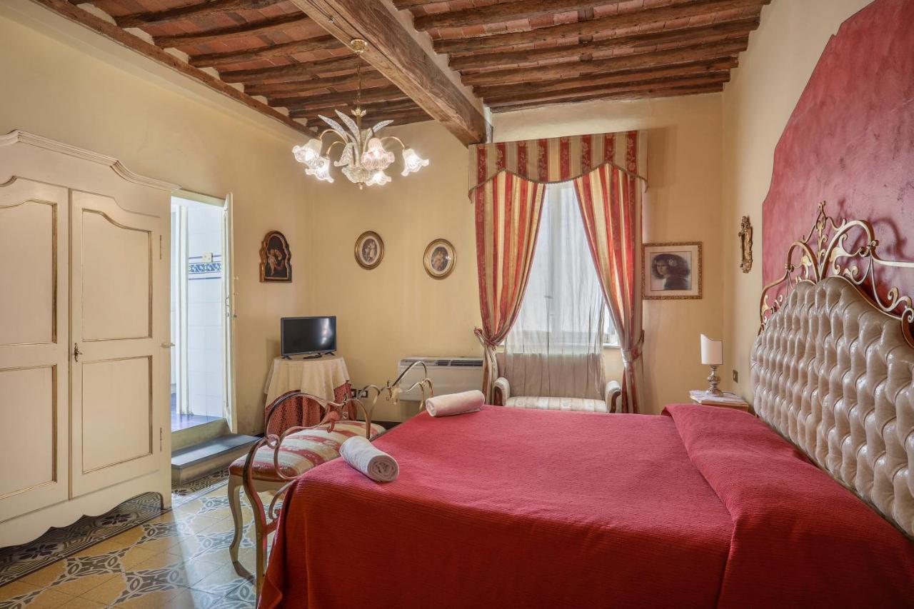 Antica Residenza Santa Chiara -City Center ลุคคา ภายนอก รูปภาพ