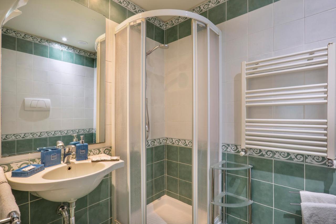 Antica Residenza Santa Chiara -City Center ลุคคา ภายนอก รูปภาพ