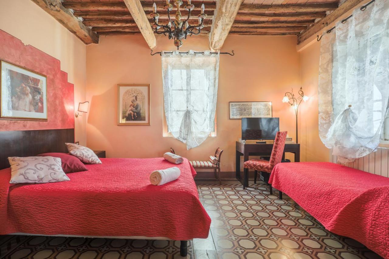 Antica Residenza Santa Chiara -City Center ลุคคา ภายนอก รูปภาพ