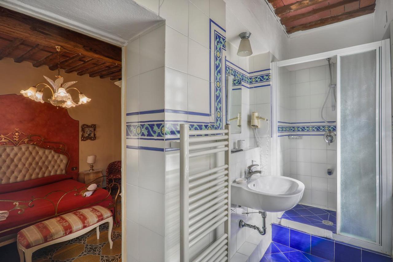 Antica Residenza Santa Chiara -City Center ลุคคา ภายนอก รูปภาพ
