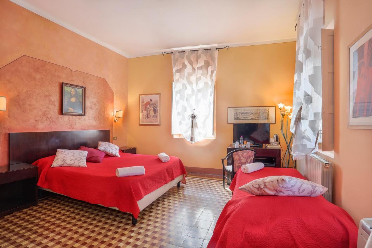 Antica Residenza Santa Chiara -City Center ลุคคา ภายนอก รูปภาพ