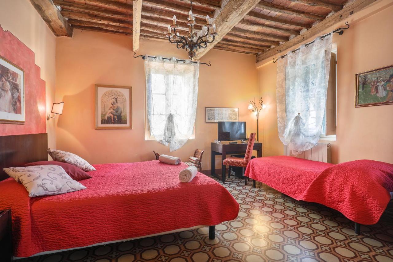 Antica Residenza Santa Chiara -City Center ลุคคา ภายนอก รูปภาพ