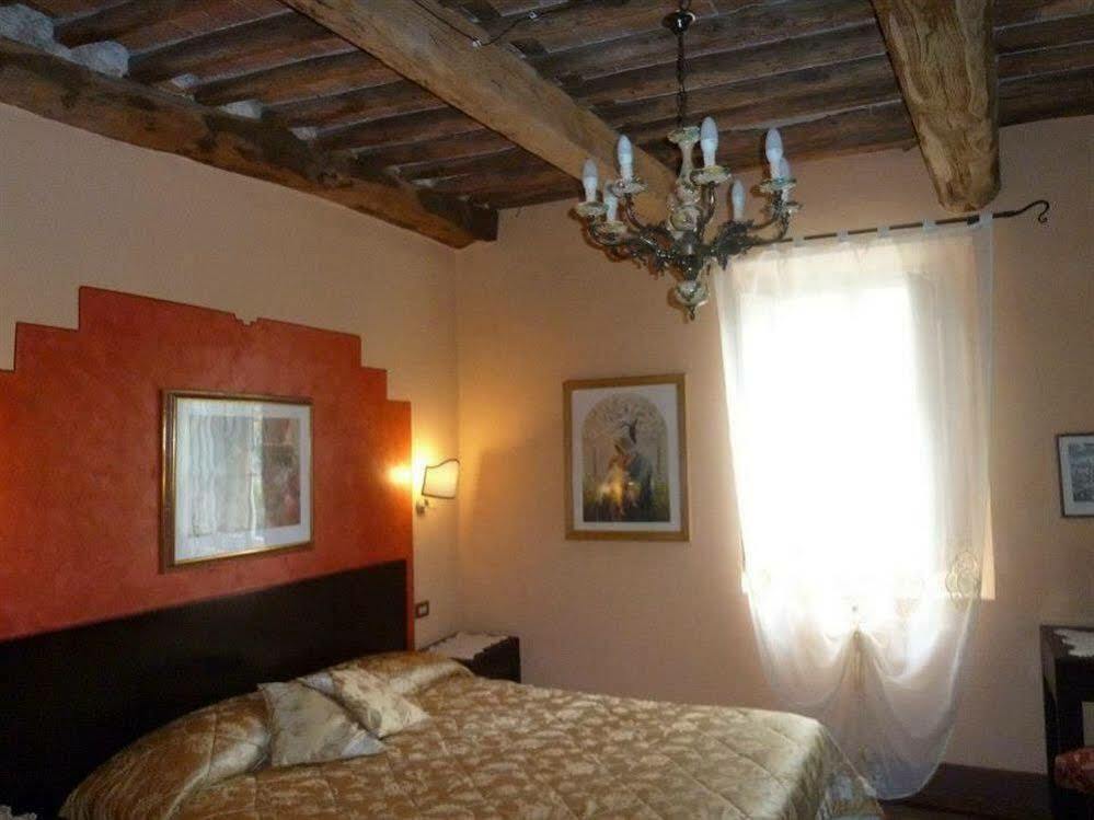 Antica Residenza Santa Chiara -City Center ลุคคา ภายนอก รูปภาพ